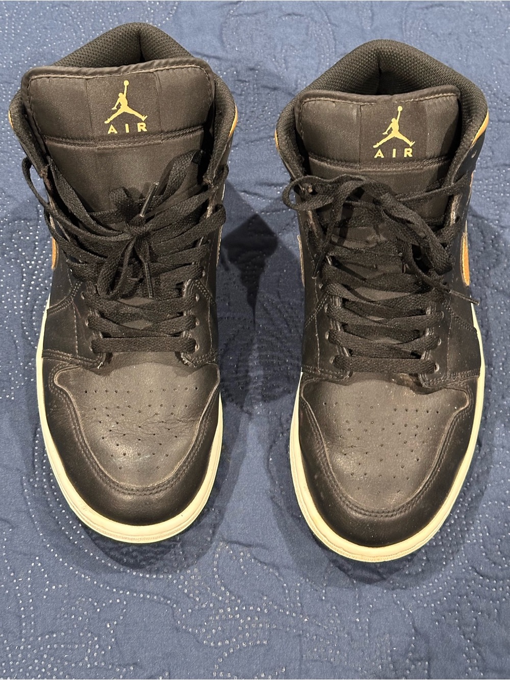 Nike Air Jordan 1 Mid Black Metallic Gold DQ8426-071 Men’s Size 10
